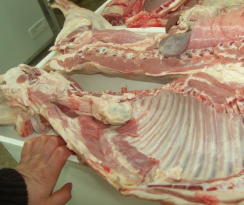 Peste 9.200 de kilograme de produse din carne etichetate incomplet au fost retrase de la comercializare
